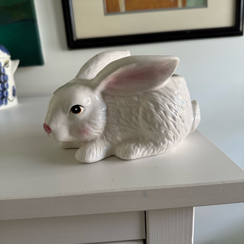 Lillian Vernon White Glazed Ceramic Bunny Planter Easter Candy Jelly Bean